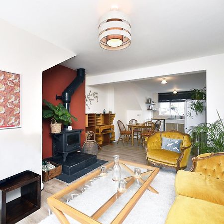 Sunny Seaside Sanctuary - Two Bedroom Apartment 브라이턴 외부 사진