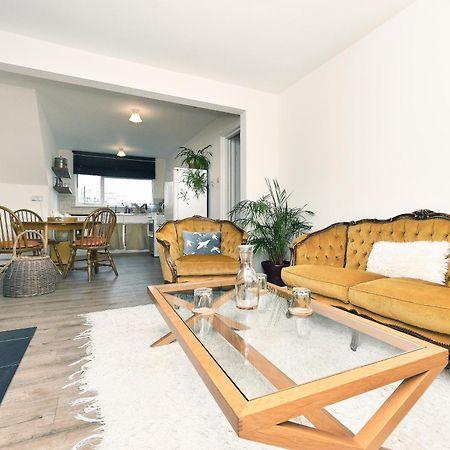 Sunny Seaside Sanctuary - Two Bedroom Apartment 브라이턴 외부 사진