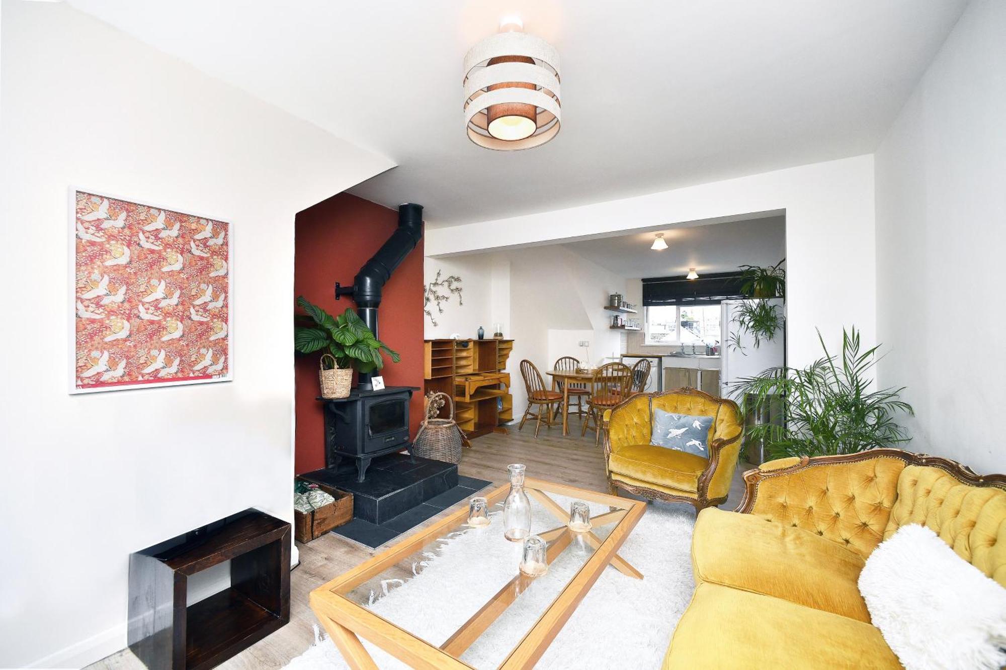 Sunny Seaside Sanctuary - Two Bedroom Apartment 브라이턴 외부 사진